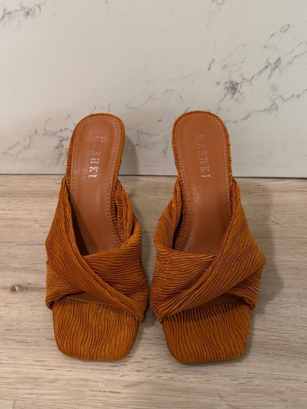 Meshki Twisted Knot Mule Heel | Size 38 | Cognac | Good Condition